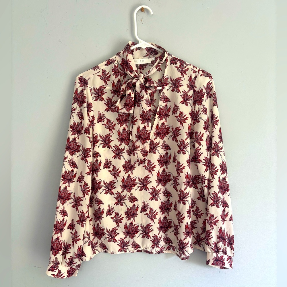 ASTR The Label Floral Tie Neck Blouse Size Small Long Sleeve Boho Romantic